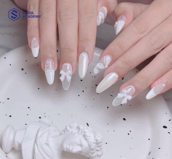 Charm nơ trắng tạo nên mẫu nail đính nơ cực kỳ thịnh hành