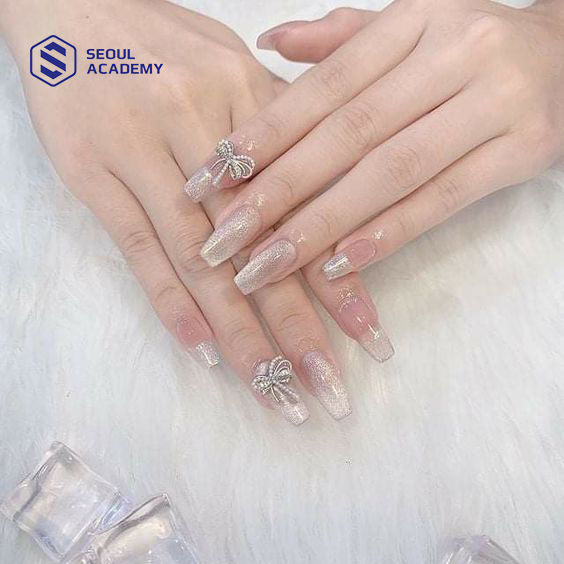 Nail nơ đơn giản nhưng đẹp mắt và không kém phần thu hút