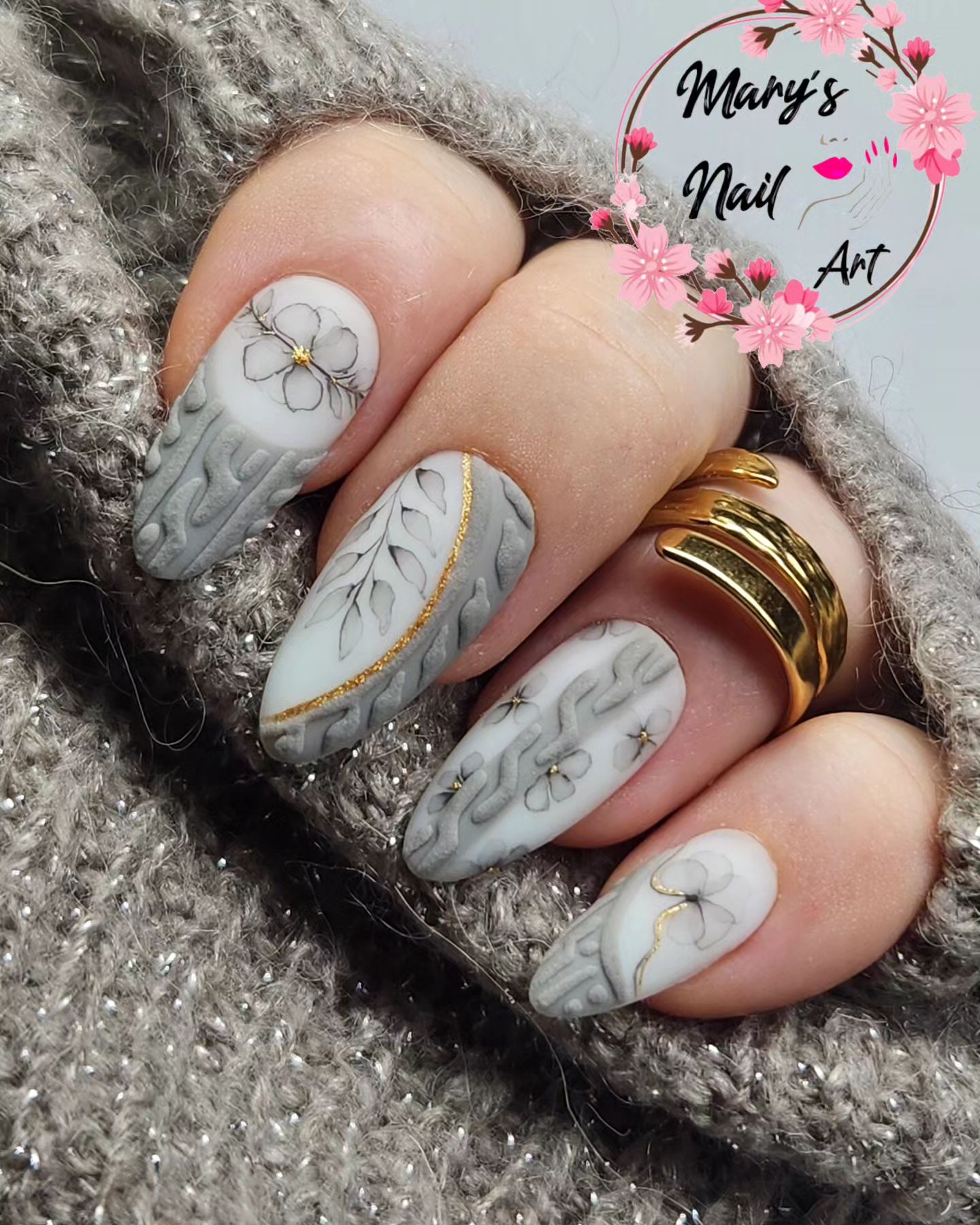 Uñas blancas mate con diseño gris invernal