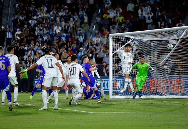 Without Messi, Di Maria shines with a masterpiece that helps Argentina make a spectacular comeback against Costa Rica - Photo 3.