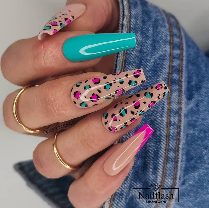 diseño de uñas de leopardo