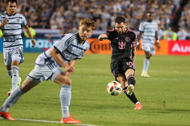 Messi is still causing a fever after 9 months in the US: 72 thousand spectators came to the stadium, no matter how expensive the ticket prices were - Photo 7.