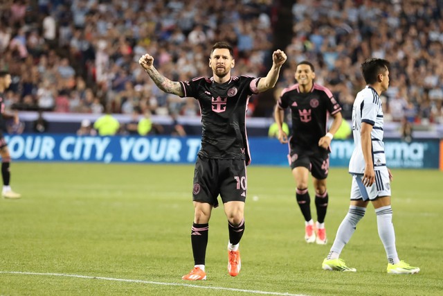 Messi is still causing a fever after 9 months in the US: 72 thousand spectators came to the stadium, no matter how expensive the ticket prices were - Photo 8.