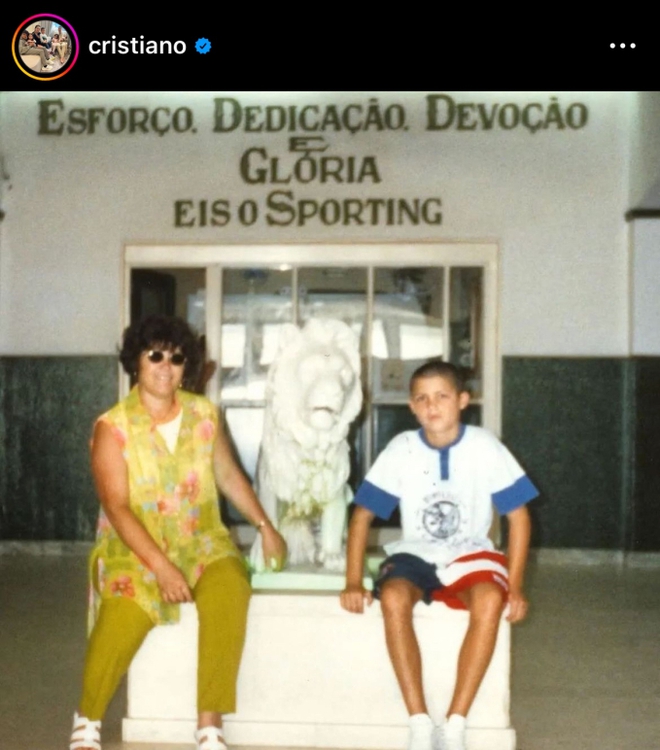 Adorable moment Ronaldo's youngest child brings flowers to Georgina on an important day: "Being a mother is the most wonderful thing" - Photo 2.