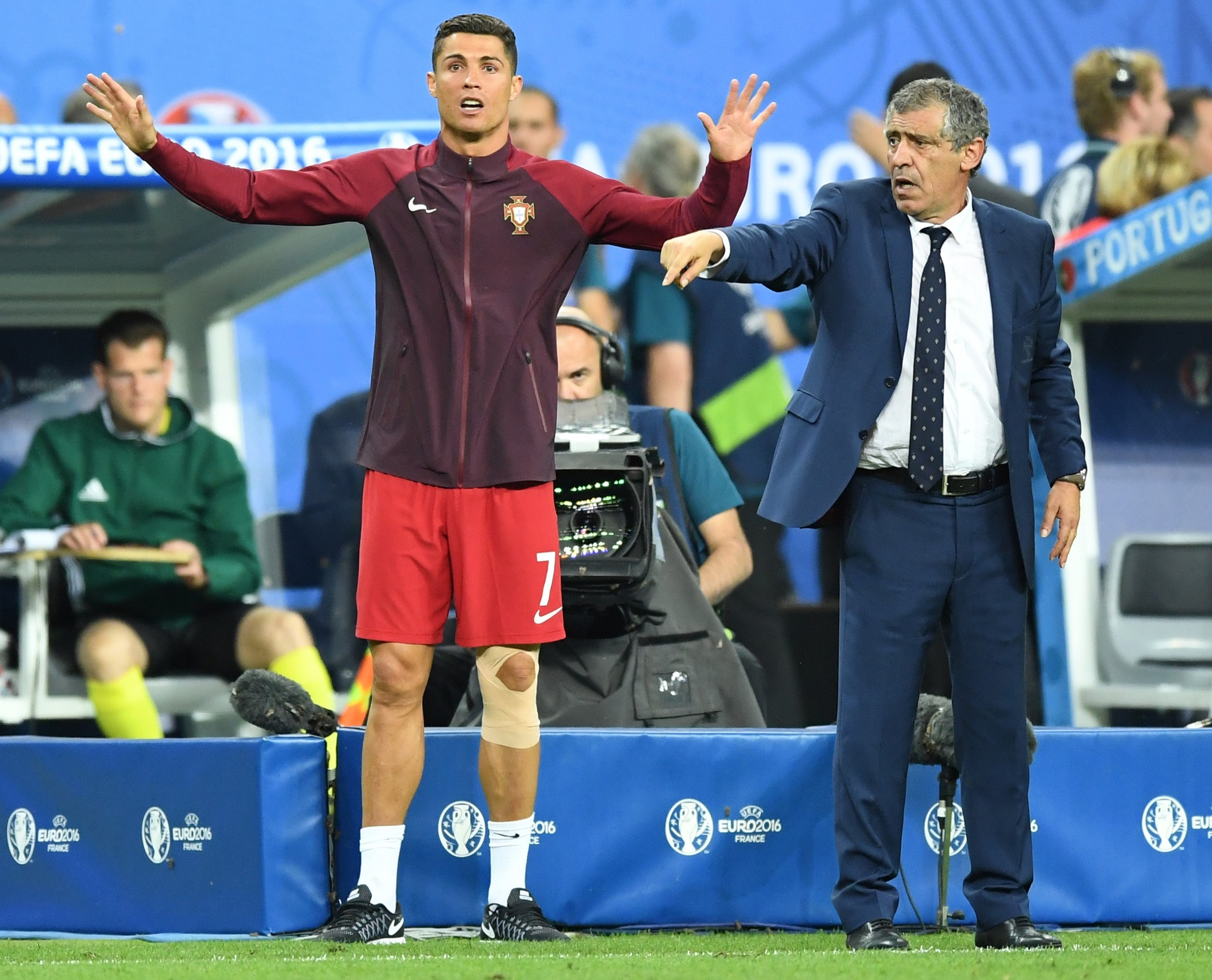 EURO và những điều thú vị: Tượng đài Ronaldo- Ảnh 1.