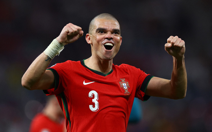 Pepe và Ronaldo là những cầu thủ lớn tuổi nhất thi đấu tại các kỳ Euro