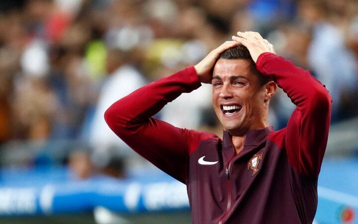 Ronaldo mạnh mẽ cũng có lúc yếu đuối, bật khóc như mưa khiến CĐV nhớ mãi - Ảnh 5.