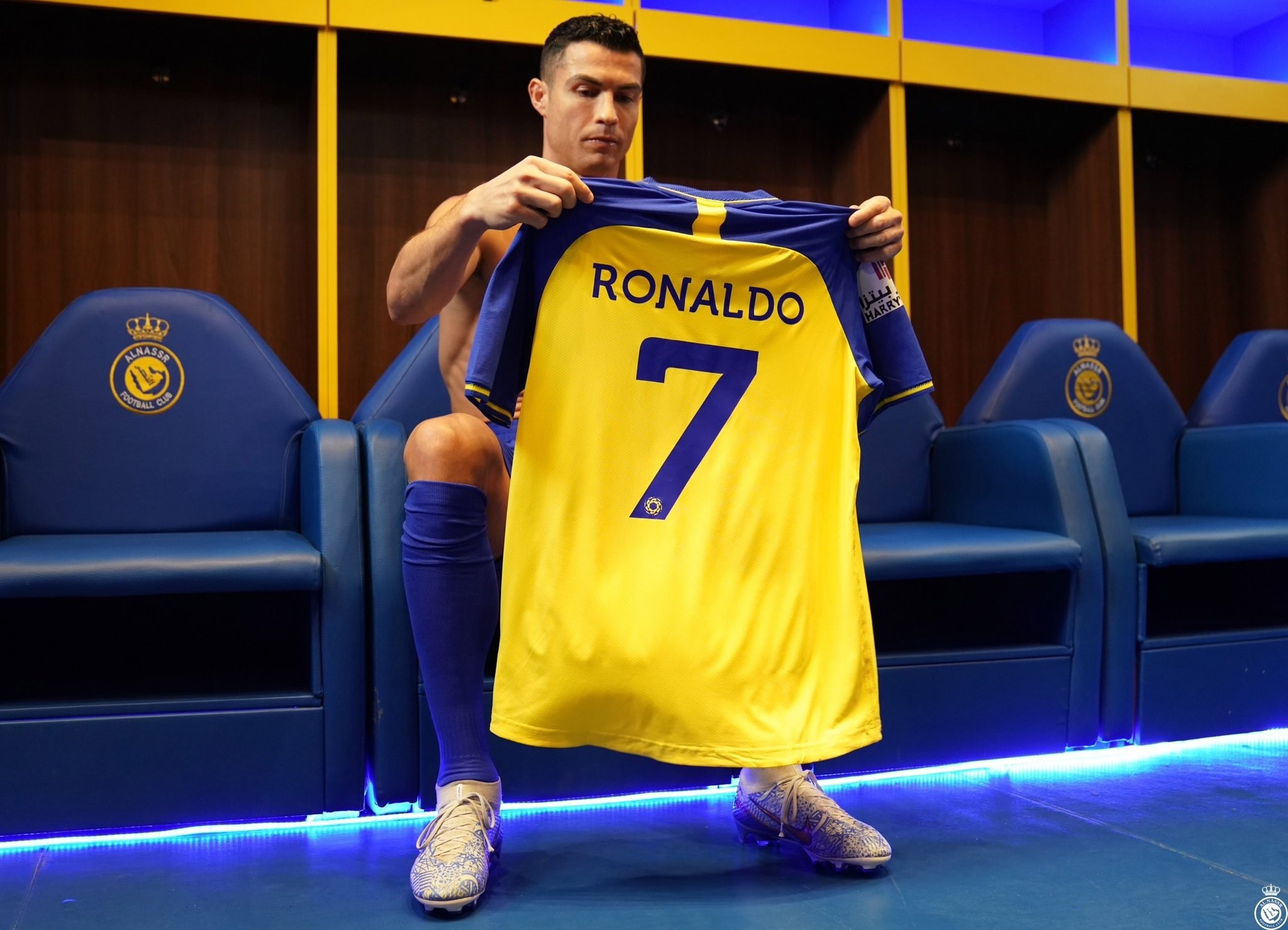 "ronaldo-247-1711449862.jpg"