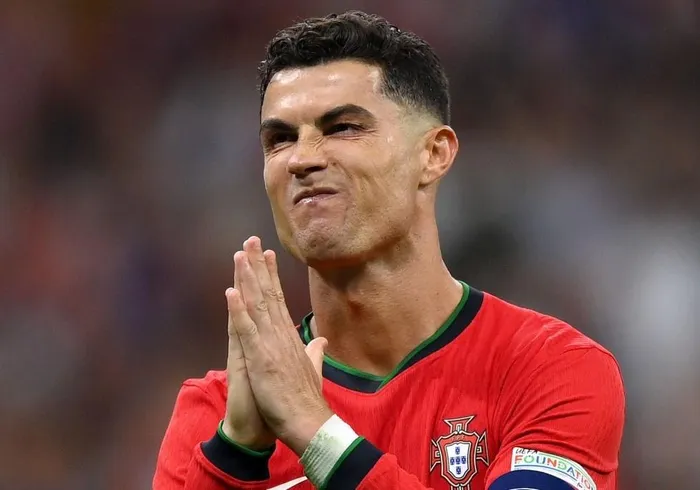 Ronaldo xin lỗi CĐV.