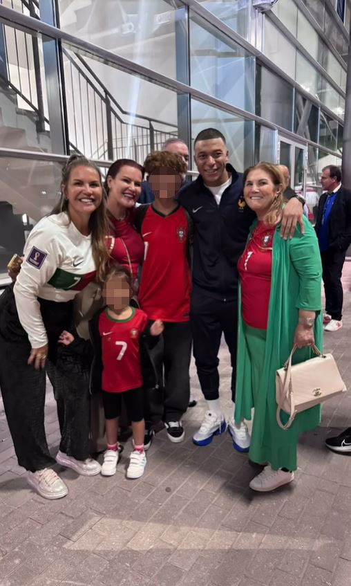 Bồ Đào Nha bị loại, gia đình Ronaldo làm điều bất ngờ với Mbappe- Ảnh 1.